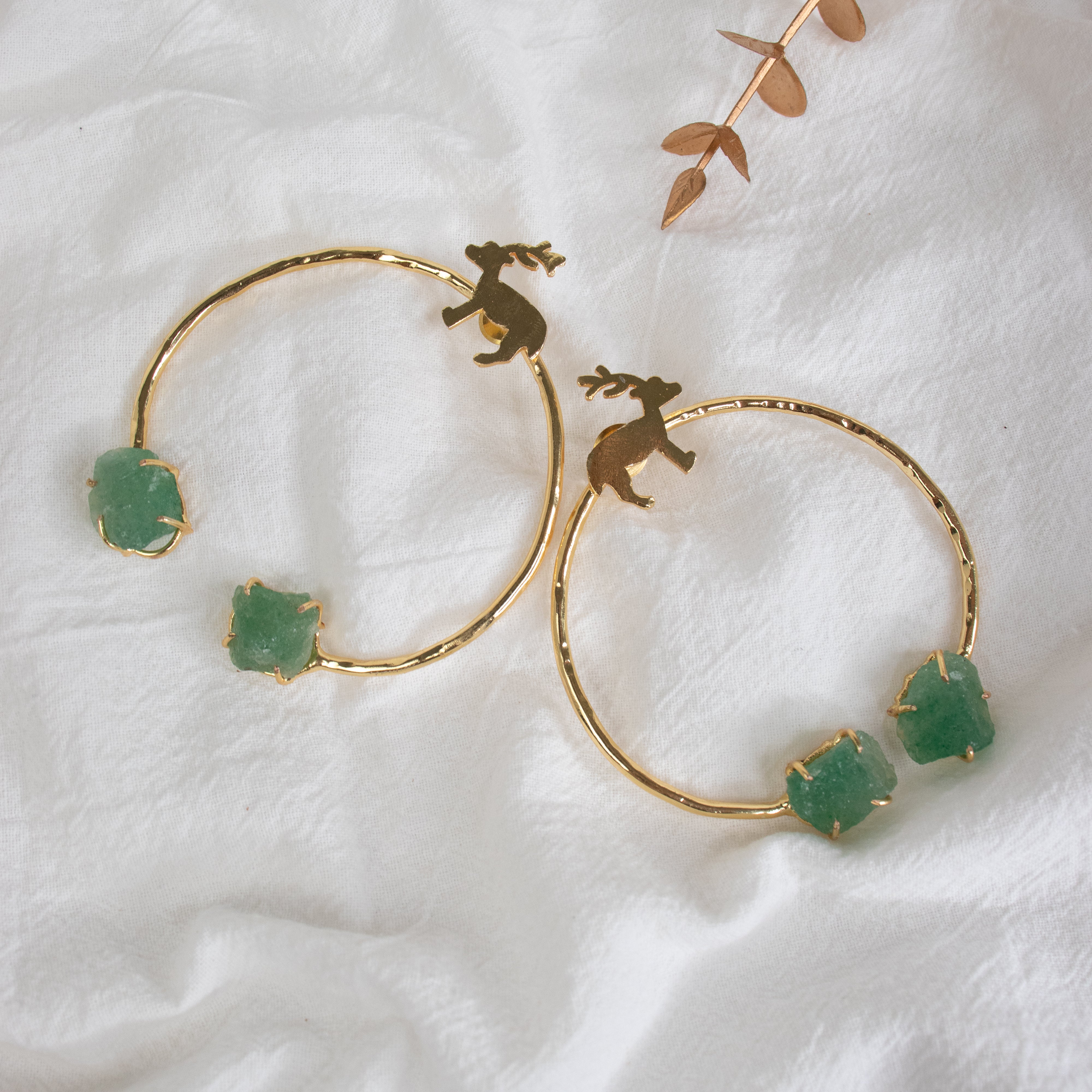 These Harmony Drops are the perfect choice! Measuring at 2.5 inches in both drop and width, these earrings are made of brass and feature stunning semi-precious stones. Add a touch of elegance to any outfit with these beauties. Our Contemporary Collections feature high-quality brass materials and are adorned with beautiful semi precious stones such as baroque, mop, citrine, quartz, and amethyst.