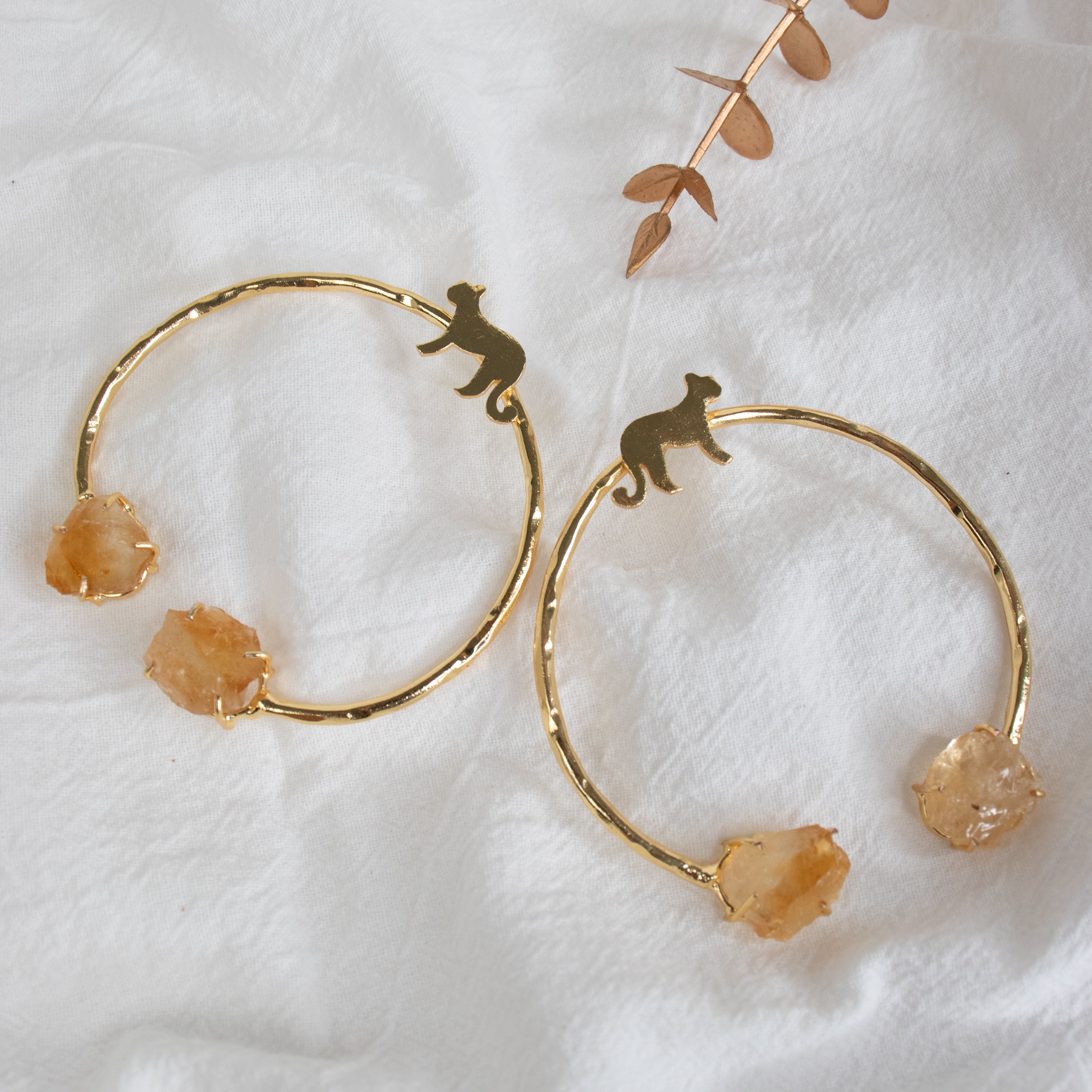 These Harmony Drops are the perfect choice! Measuring at 2.5 inches in both drop and width, these earrings are made of brass and feature stunning semi-precious stones. Add a touch of elegance to any outfit with these beauties. Our Contemporary Collections feature high-quality brass materials and are adorned with beautiful semi precious stones such as baroque, mop, citrine, quartz, and amethyst.