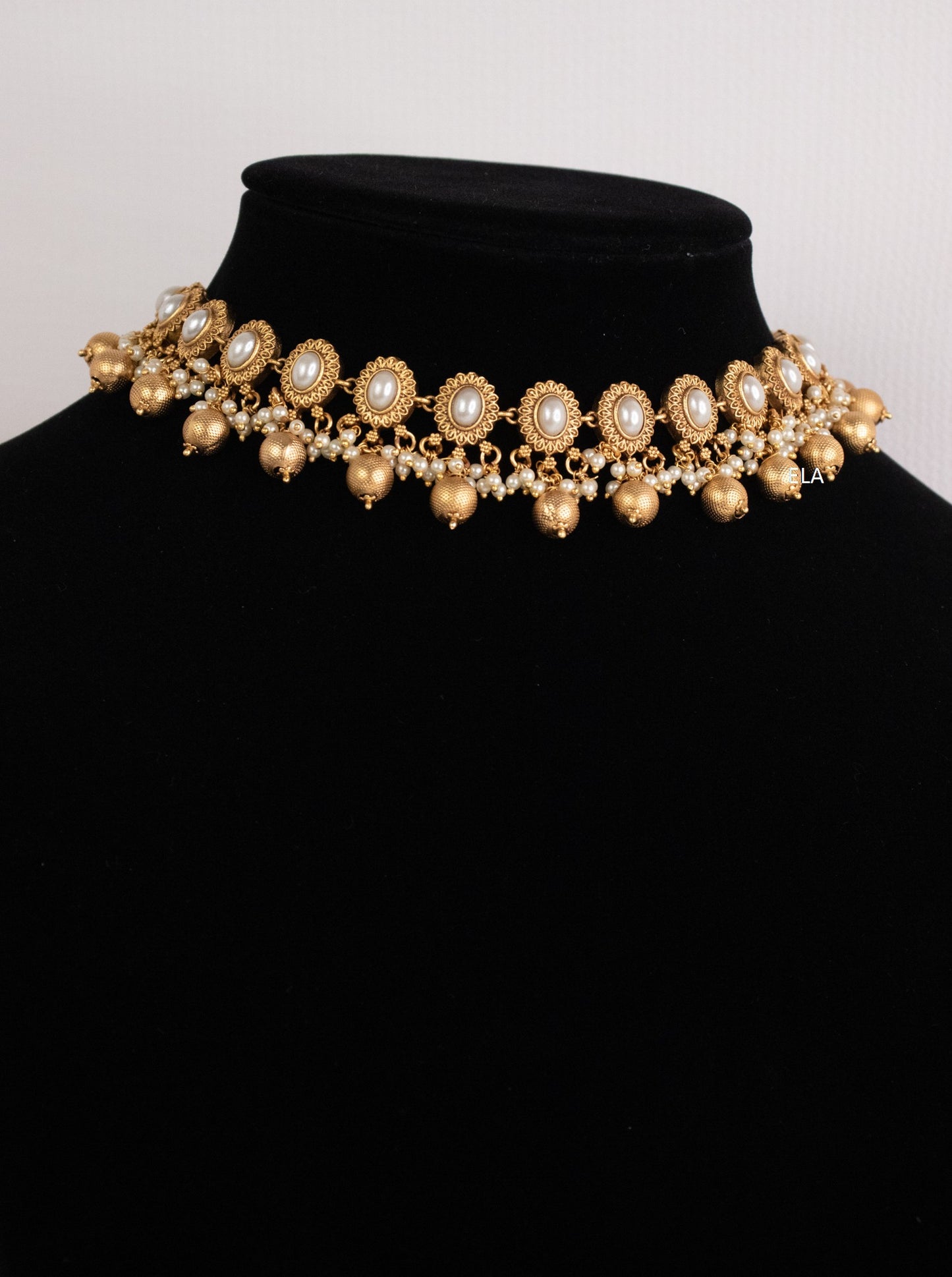 Kemp Oval Neckpiece - White