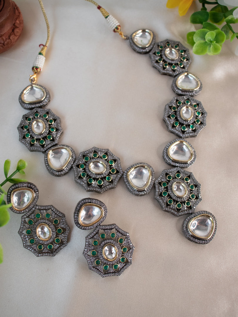 Kundan Neckpiece and Earring Set