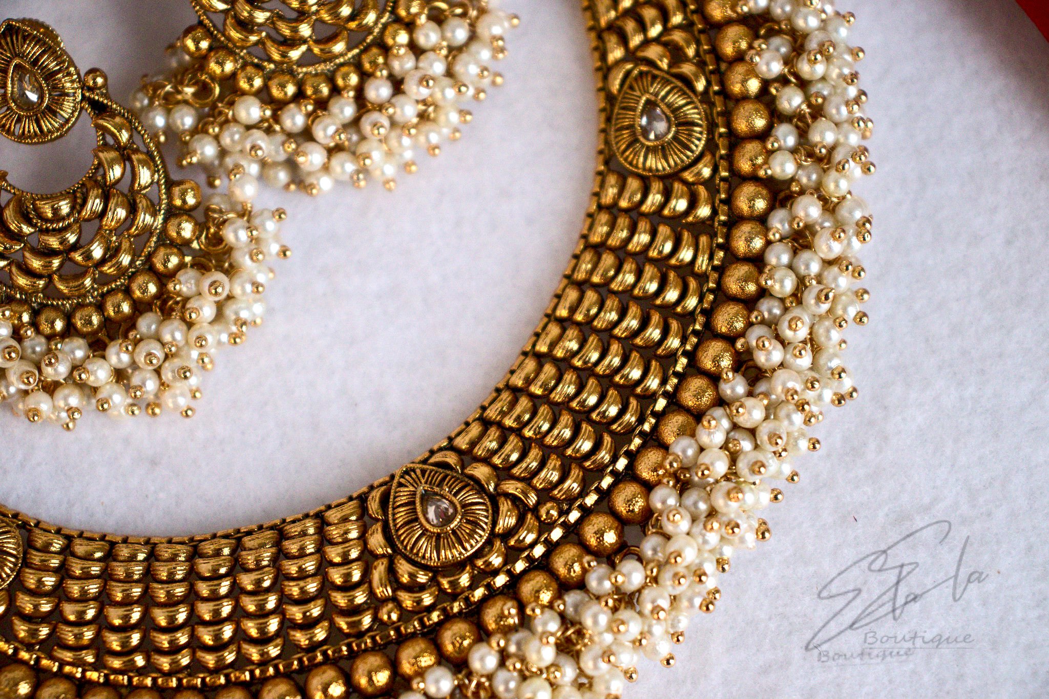 Clustered Antique Necklace set - elastories