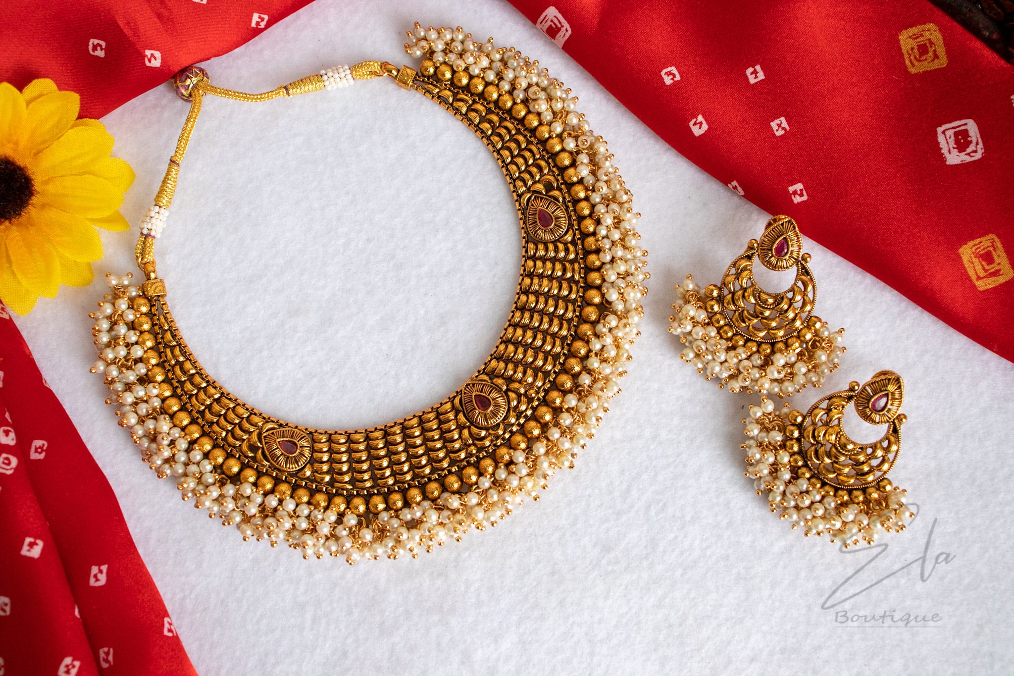 Clustered Antique Necklace set - elastories