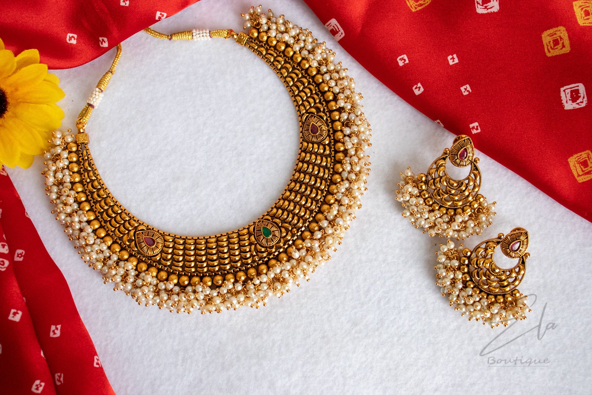 Clustered Antique Necklace set - elastories