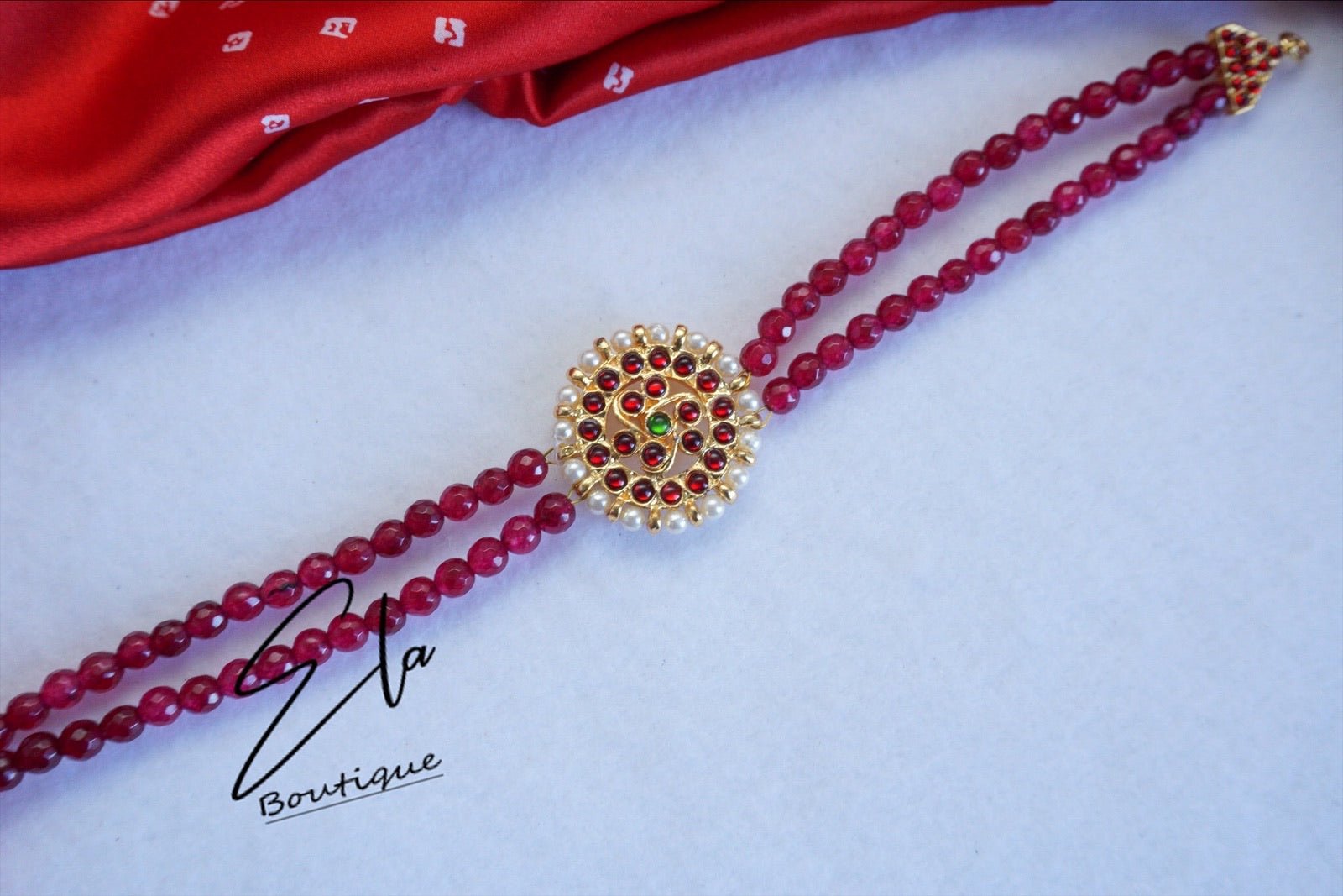 Traditional high neck kemp choker