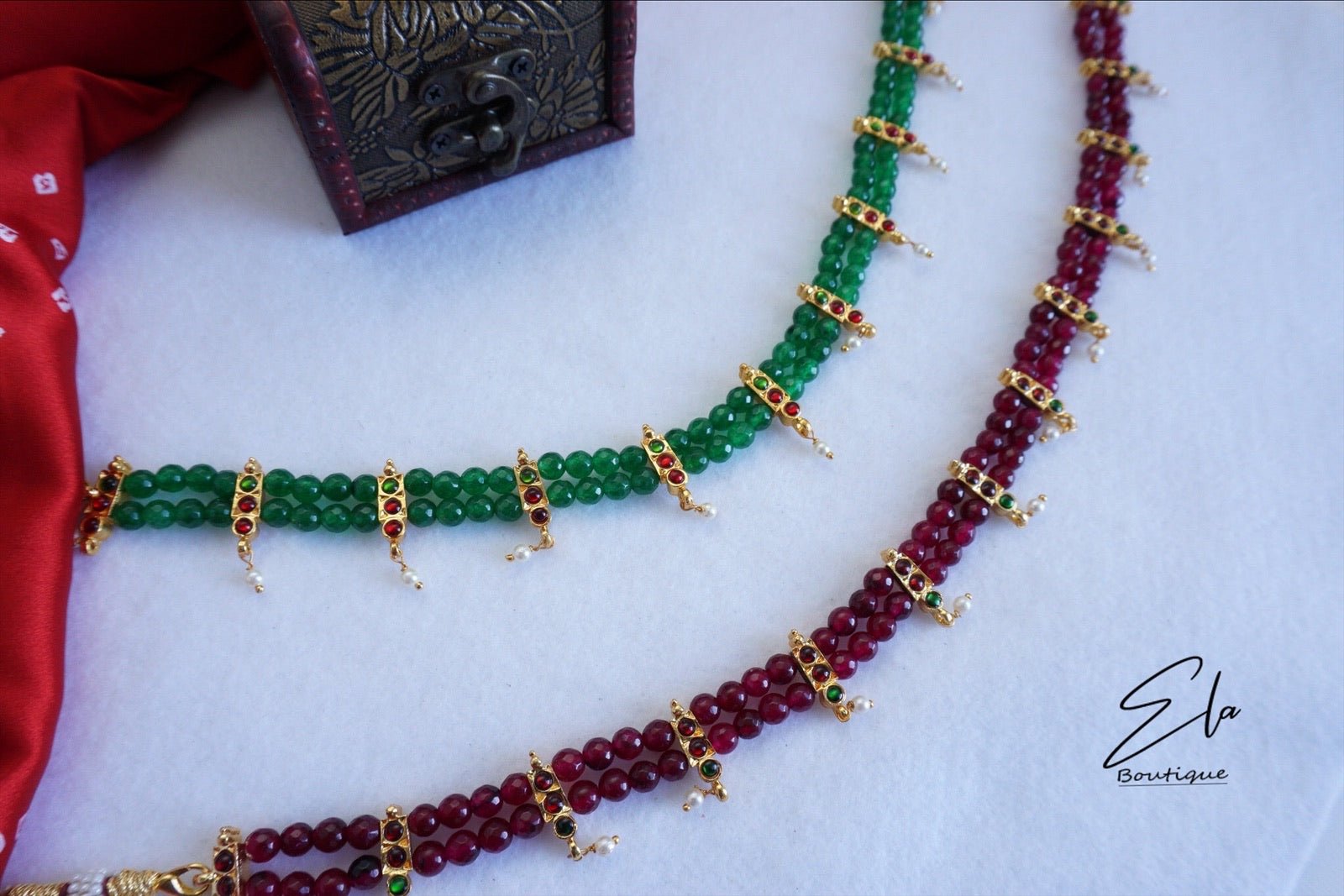 Traditional High Neck Kemp Choker with Agate Beads.