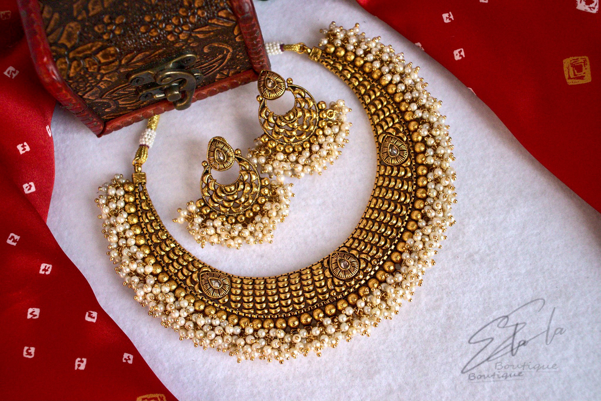 Clustered Antique Necklace set - elastories