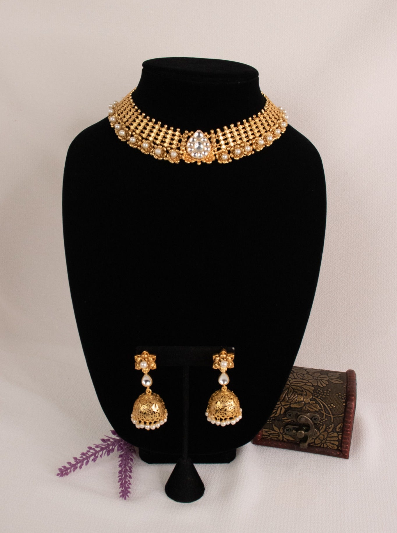 Antique Short Necklace Set with pearls