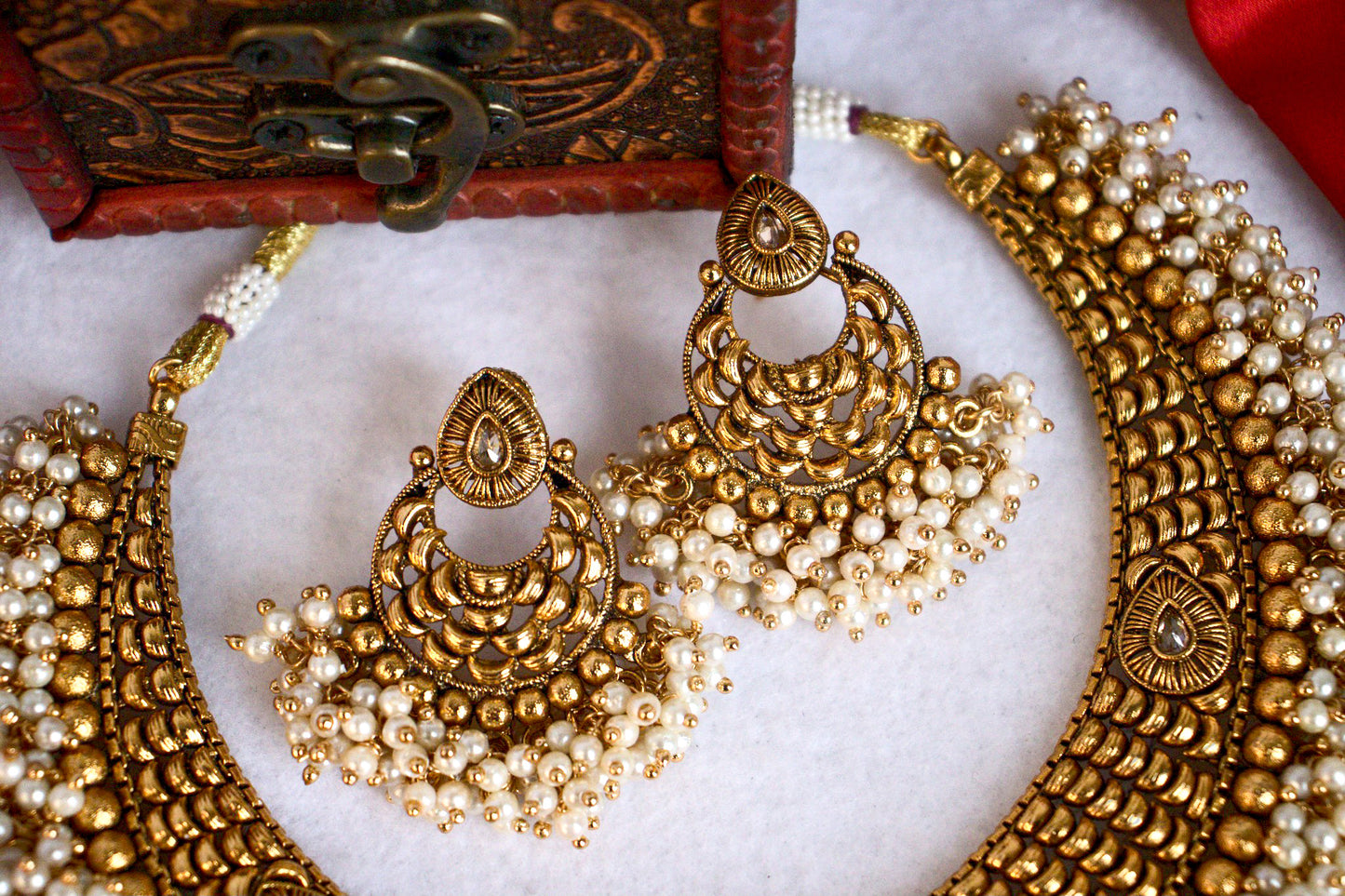 Clustered Antique Necklace set - elastories