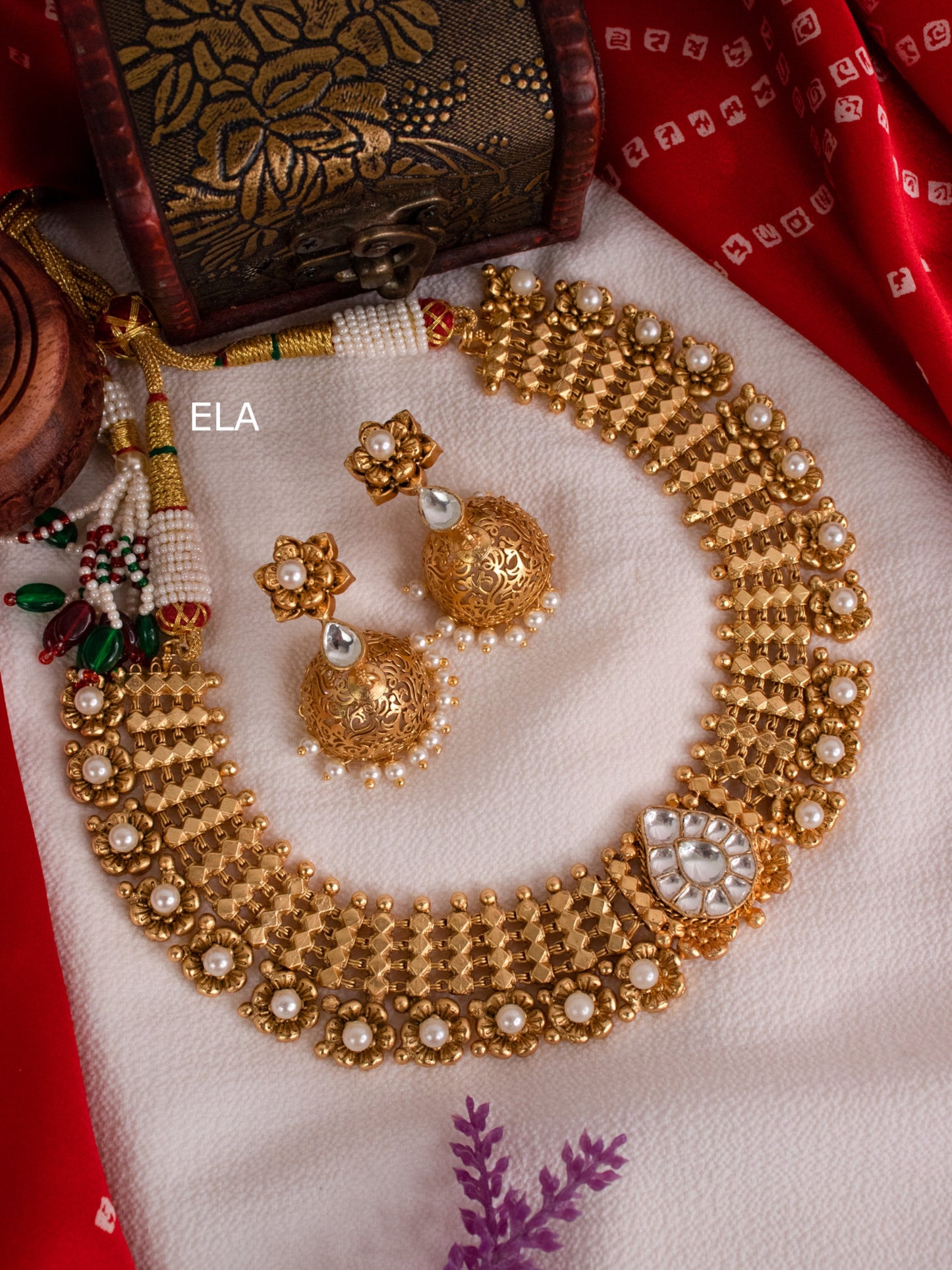 Antique Short Necklace Set